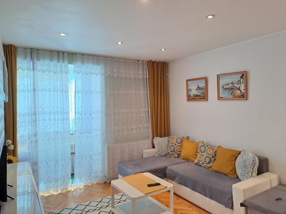 Blue Sky Apartment Ploiesti Exterior photo
